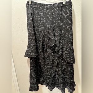 1X Black and white poka dot skirt NWT, glowing material